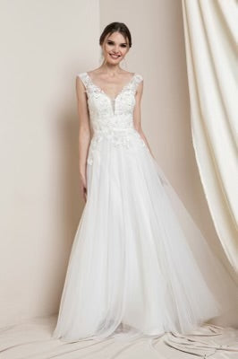 The Elizabeth Bridal Gown image 0